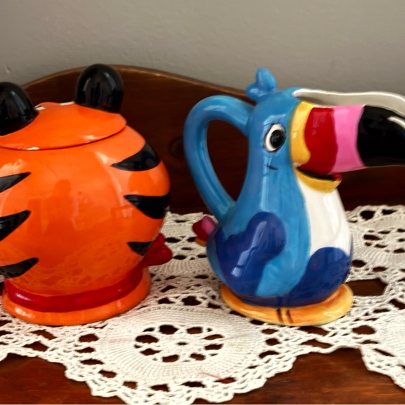 Tony the Tiger and Toucan Sam Kellogg's Cereal Suger, Milk Servers Y2K Porcelain - Picture 4 of 9
